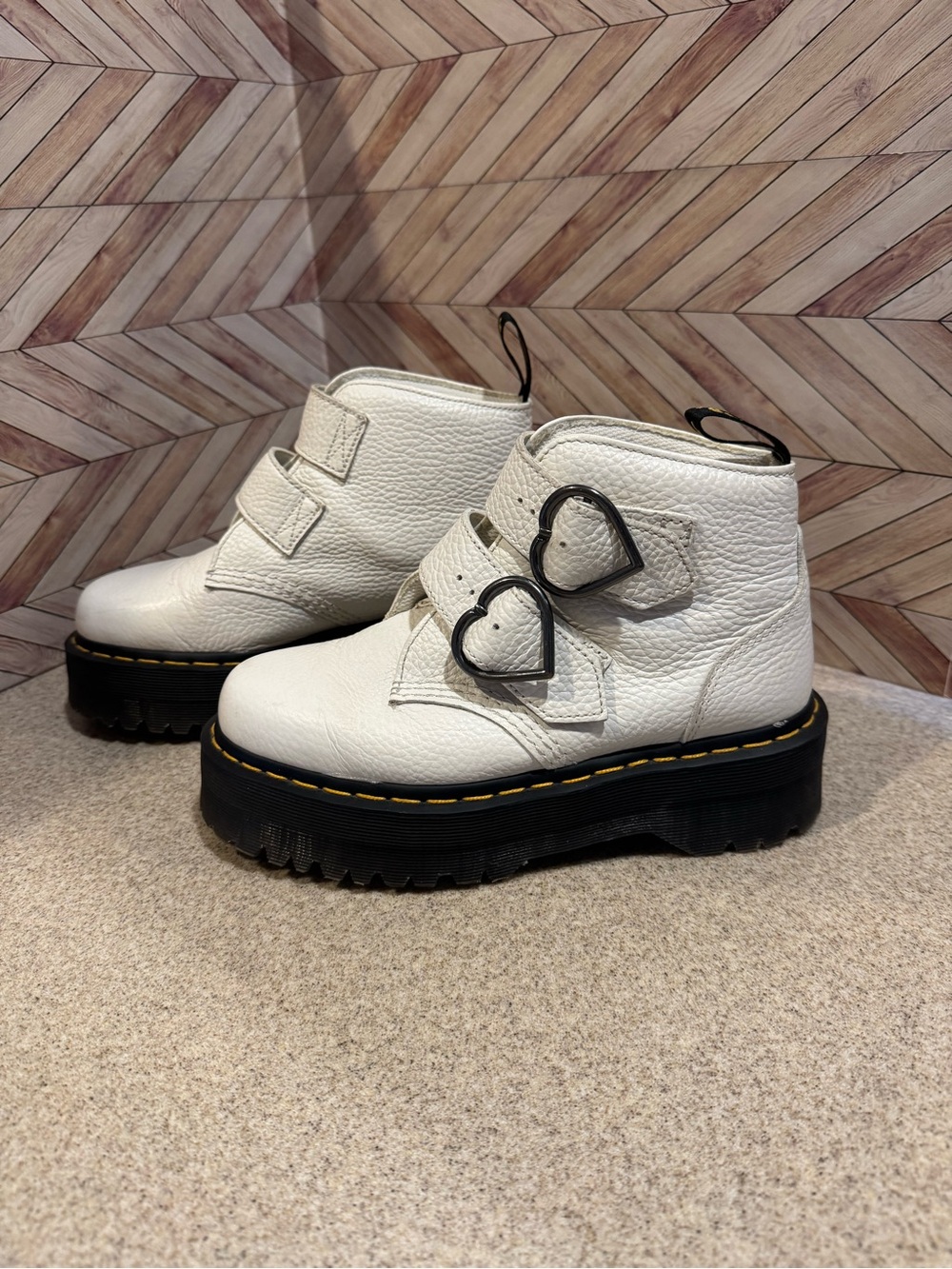 Size 7 Doc Marten Devon Heart Quad boot white pebble euc